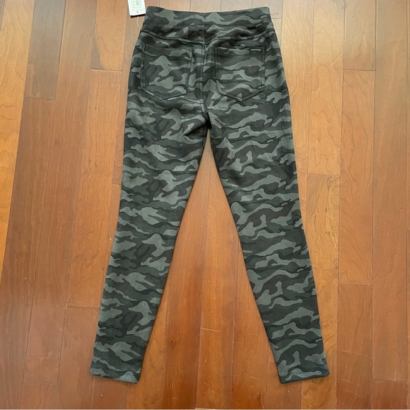 NWT Sanctuary Runway Ponte Leggings with Pockets in Forest Camo in XS - Picture 5 of 5
